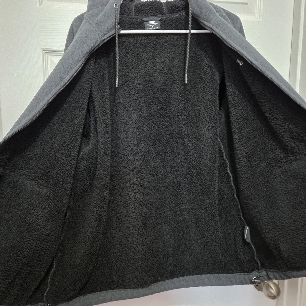 New Balance details hood